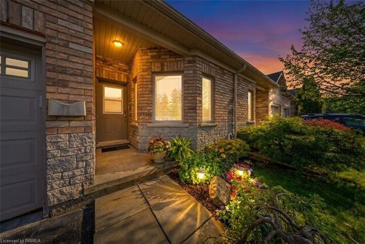 Property Photo: 10 Cobblestone Drive 35 ON N3L 4G9