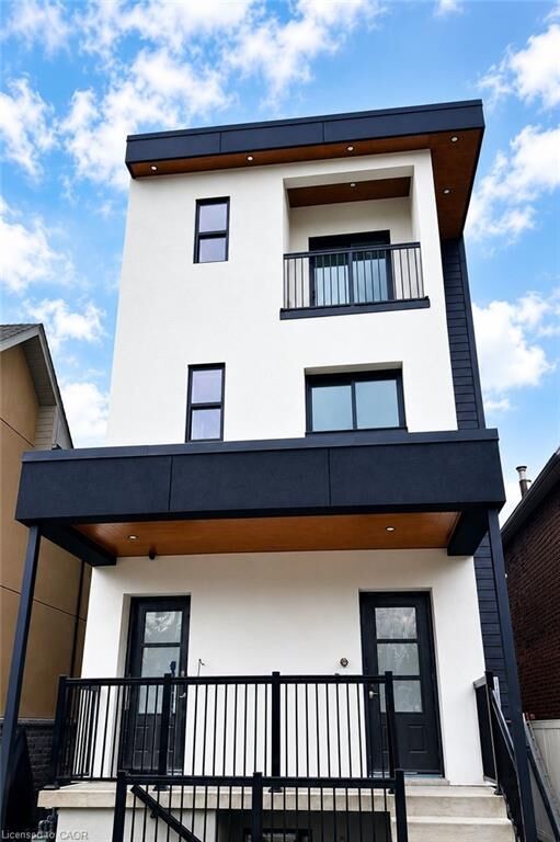 Property Photo:  17 White Avenue 2 Mf  ON M1C 1P1 
