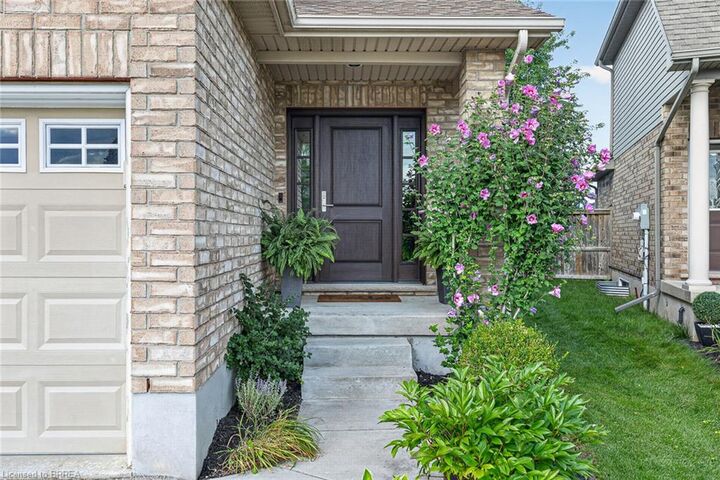 Property Photo:  783 Frontenac Crescent  ON N4V 0B1 