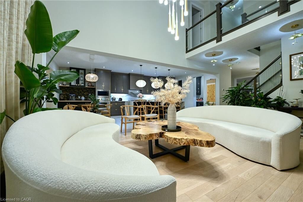 Property Photo:  923 Eaglecrest Court  ON N2K 0B8 