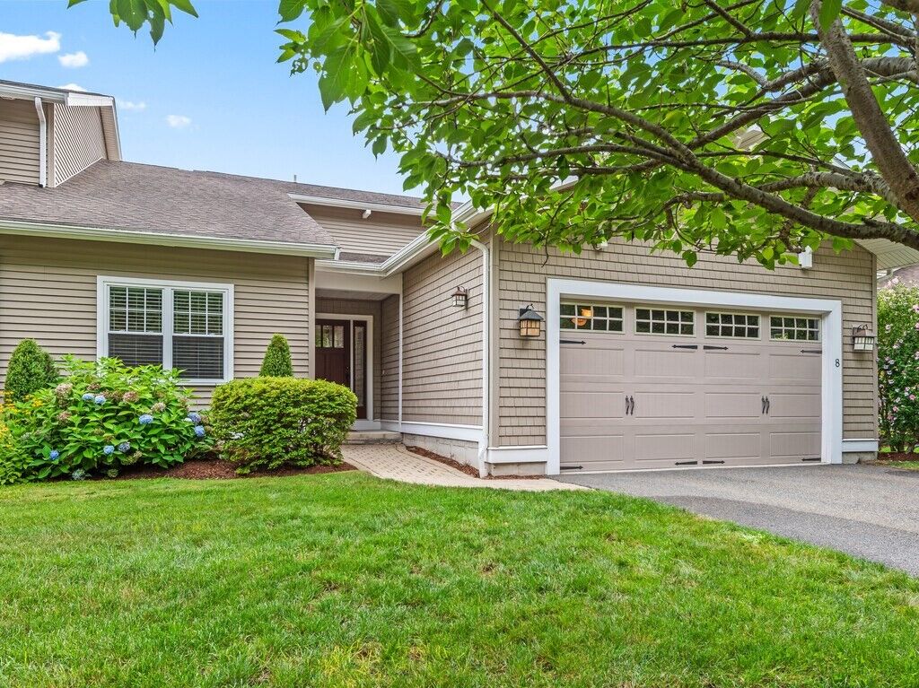 Property Photo:  8 Walden Way 8  MA 01757 