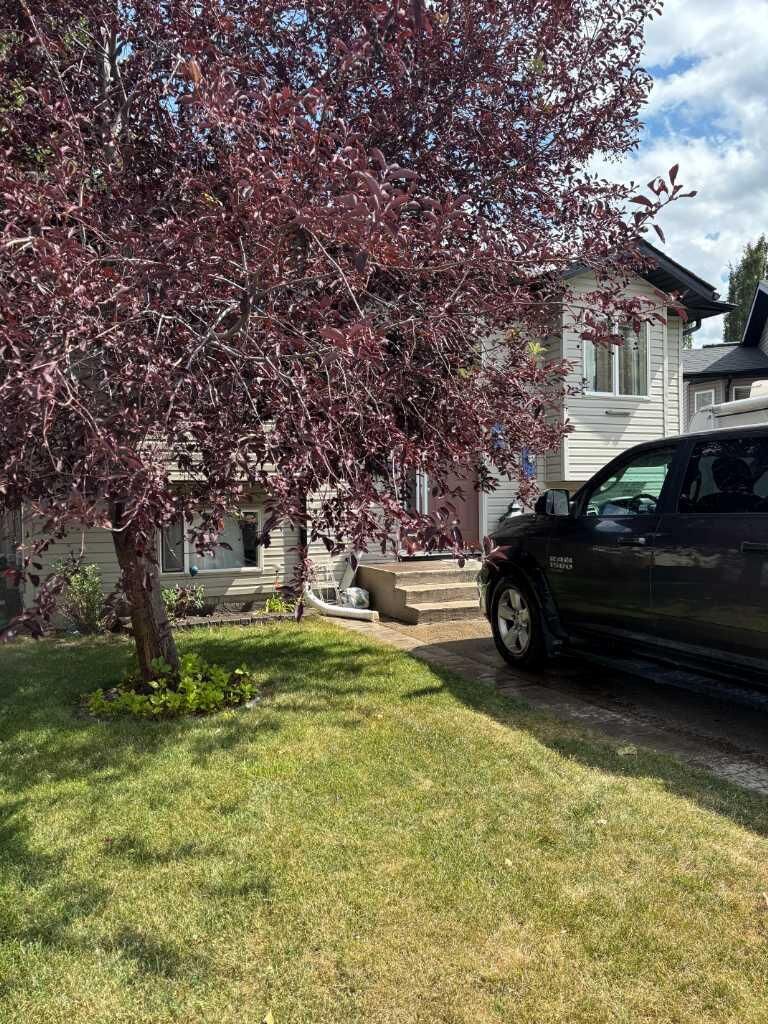 Property Photo:  555 Blackfoot Manor W  AB T1K 7W4 