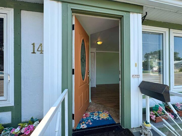 Property Photo: 14 Dalhousie Court W AB T1K 4C9