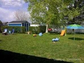 Property Photo: 806 8 Avenue AB T0H 1P0