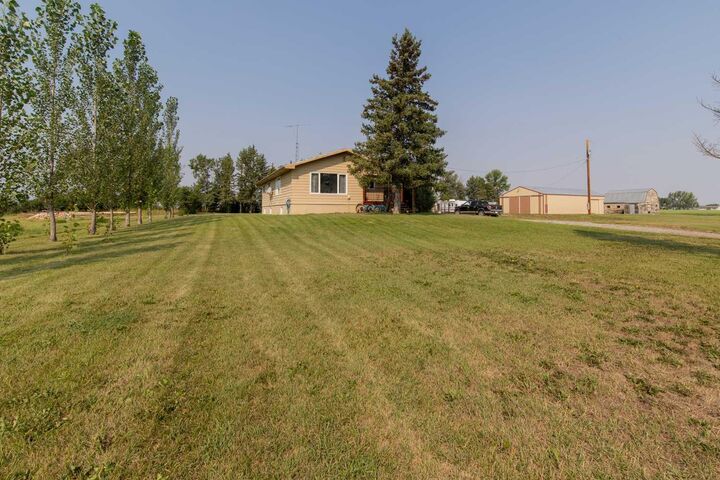 Property Photo:  50042 RR 270A  AB T0K 2R0 