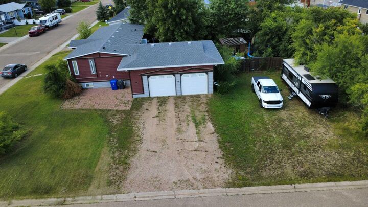 Property Photo:  4701 Windsor Avenue  AB T0C 1C0 
