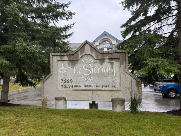 Property Photo: 7239 Sierra Morena Boulevard SW 306 AB T3H 3L7