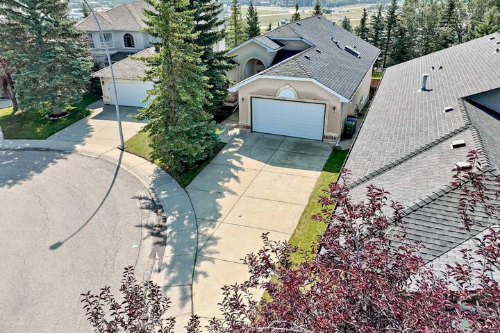 Property Photo: 2917 Signal Hill Heights SW AB T3H 2X4