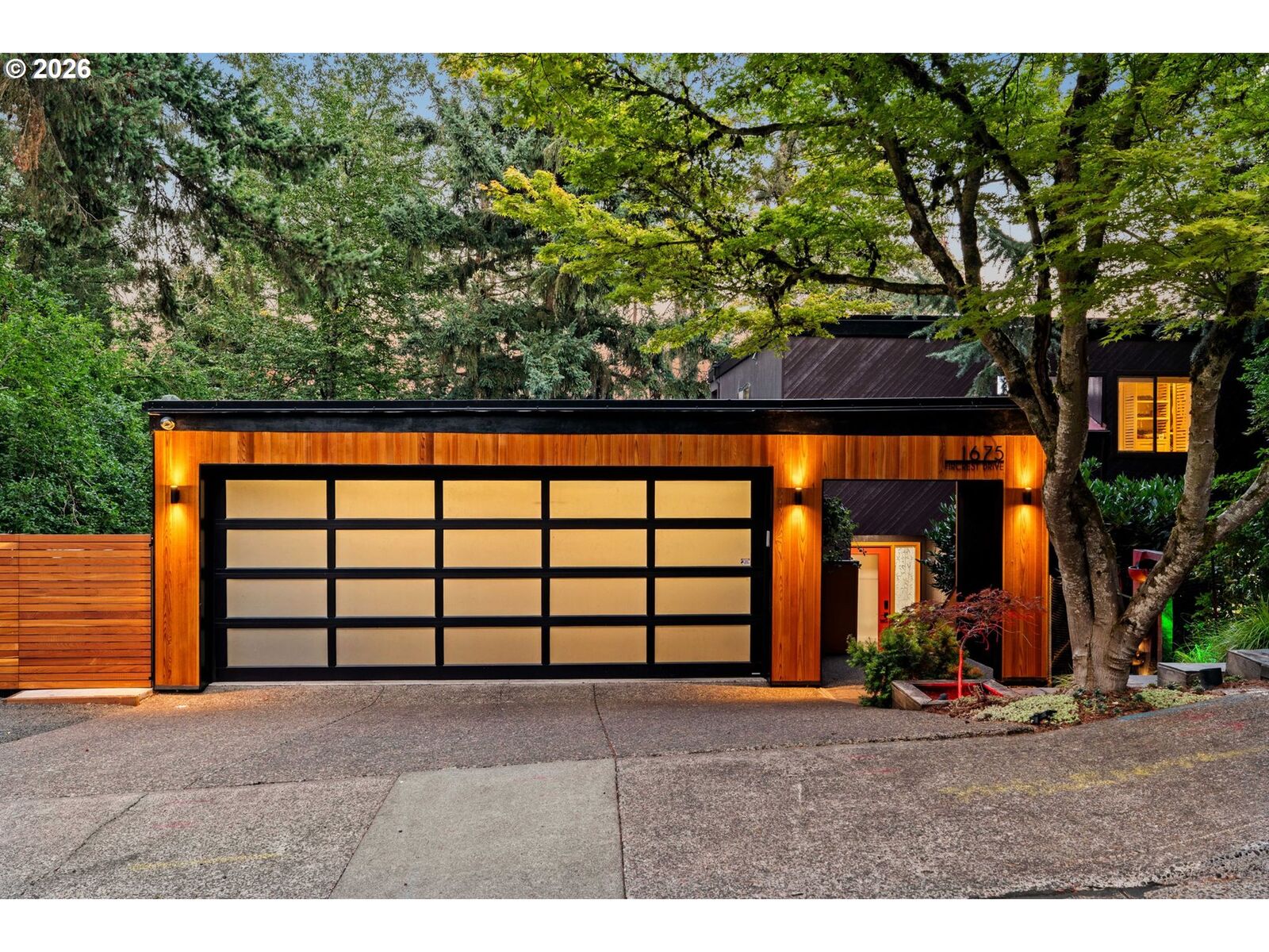 Property Photo: 1675 Fircrest Dr OR 97403