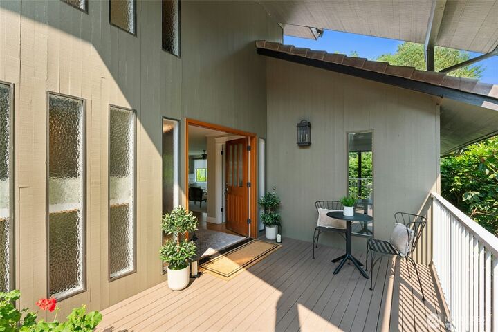 Property Photo: 12530 Holmes Point Drive NE WA 98034