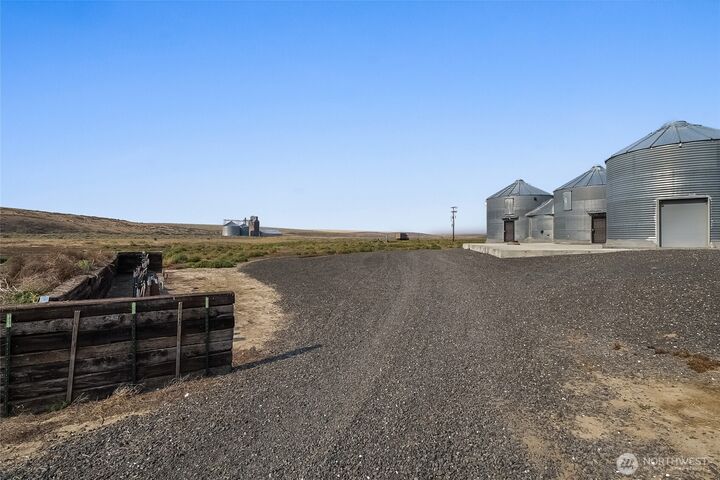 Property Photo:  2171 N Moody Road  WA 99159 