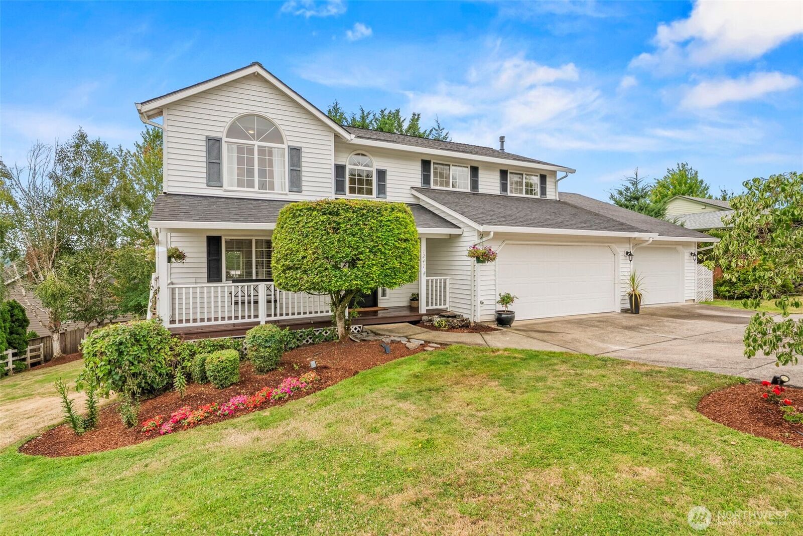 Property Photo:  1247 E Pioneer Loop  WA 98629 