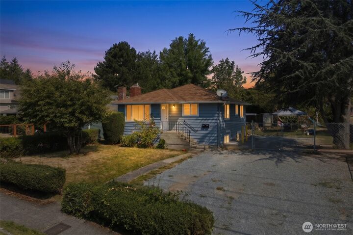 Property Photo:  4424 S Holly Street  WA 98118 