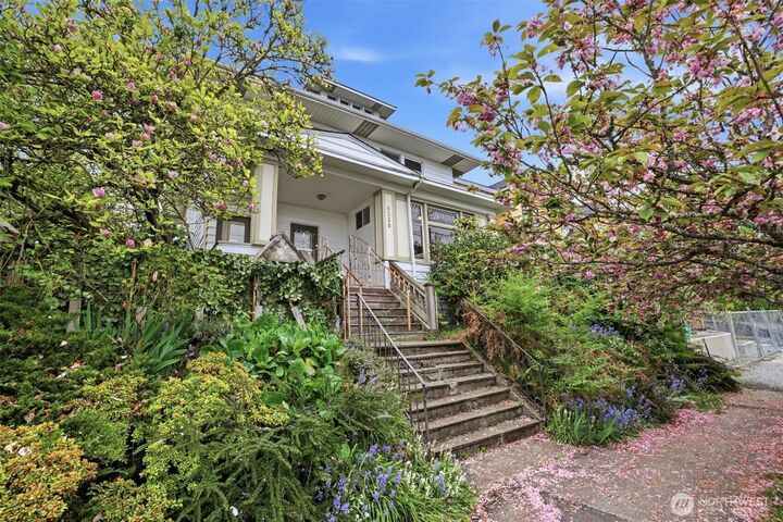 Property Photo:  6238  Woodlawn Avenue N  WA 98103 