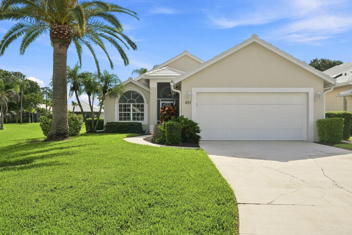 Property Photo: 433 SW Fairway Lake FL 34986