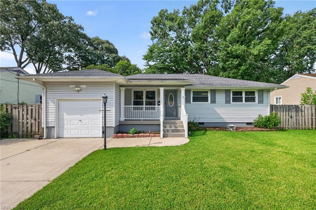Property Photo:  1217 Oak Park Ave  VA 23503 