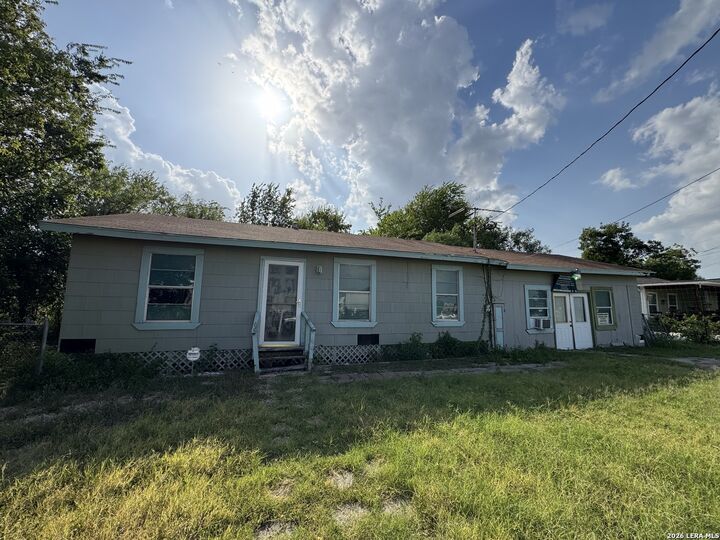 Property Photo:  415 Creswell Dr  TX 78220 