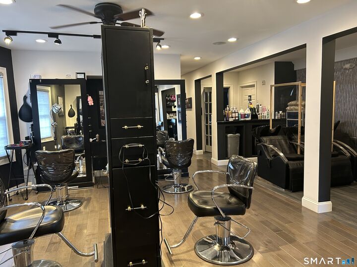 Property Photo:  