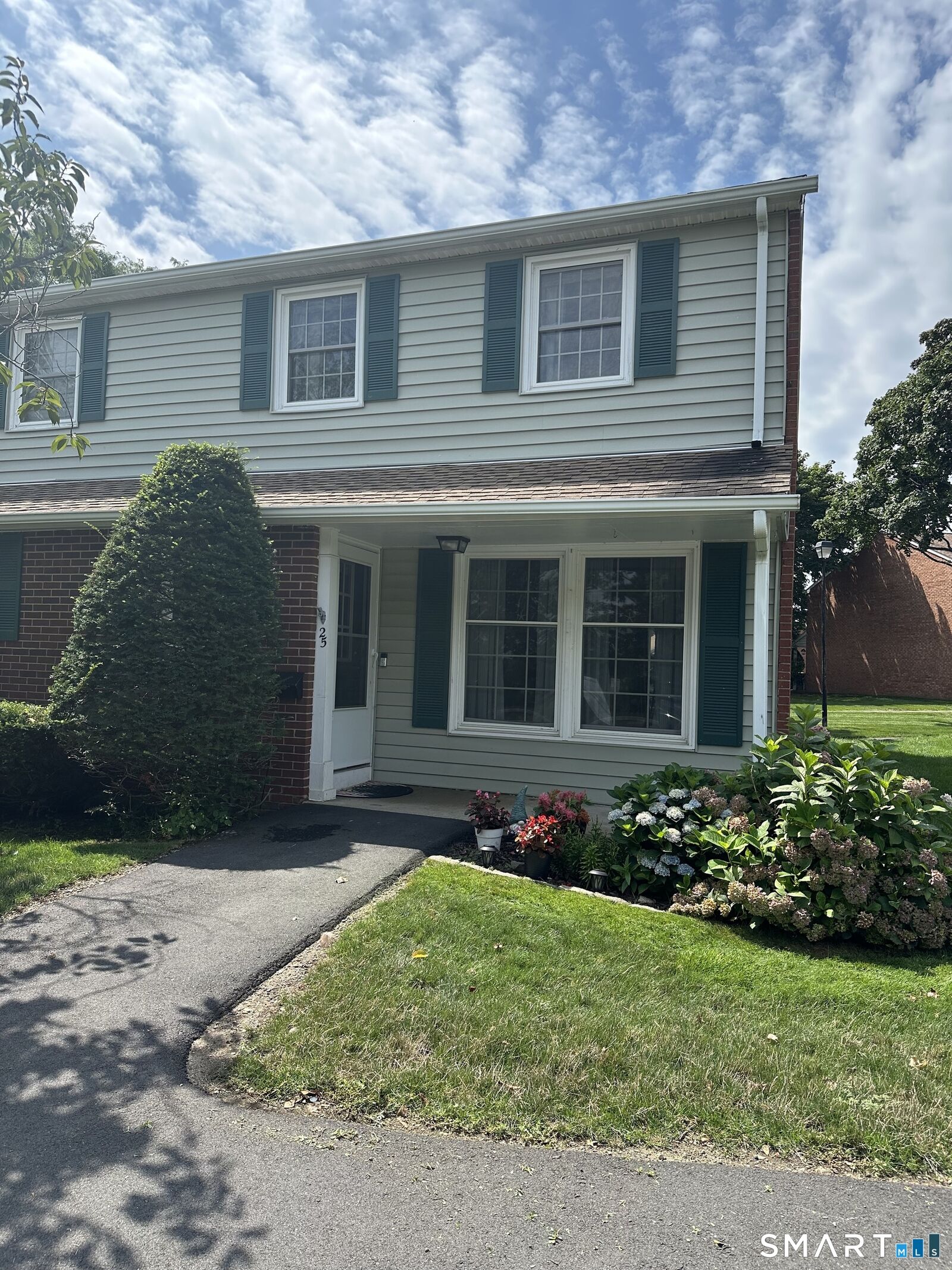 Property Photo: 25 Greenwich Way 25 CT 06460