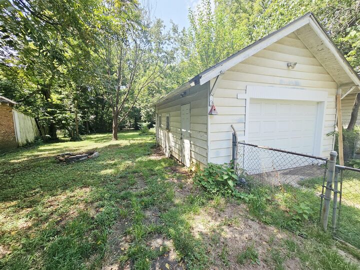 Property Photo: 827 S Missouri Avenue MO 65806