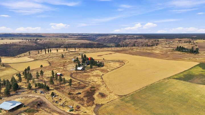 Property Photo:  7617 E Elder Rd  WA 99036 
