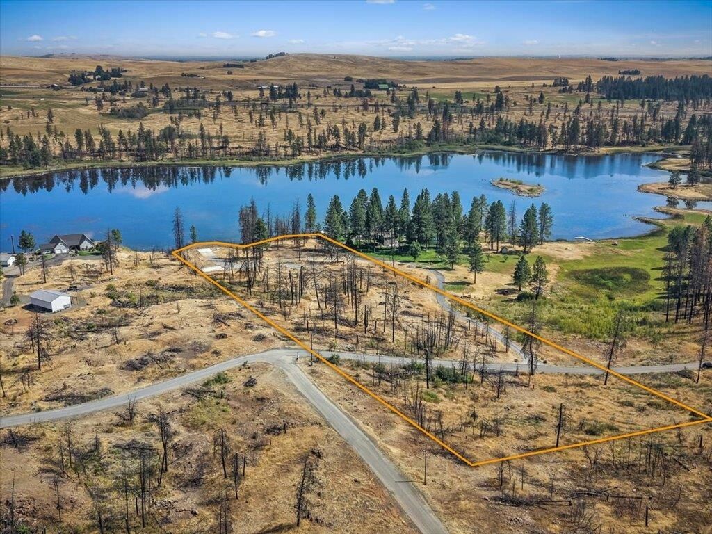 Property Photo: 12311 S Greenfield Ln WA 99022