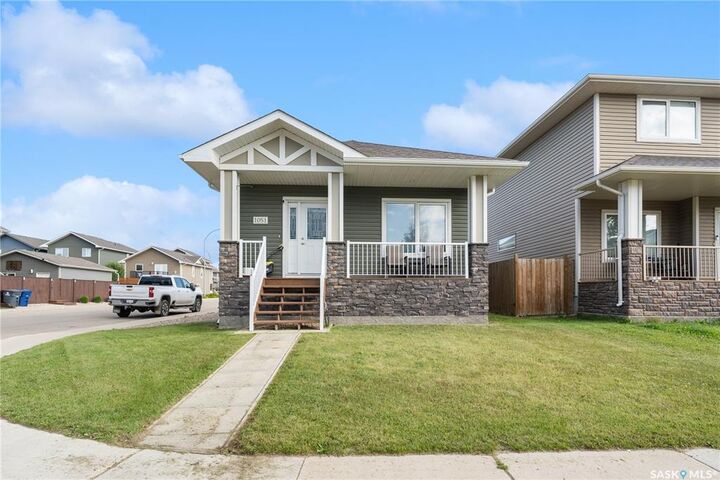 Property Photo:  1051 Parr Hill Drive  SK S0K 2T1 
