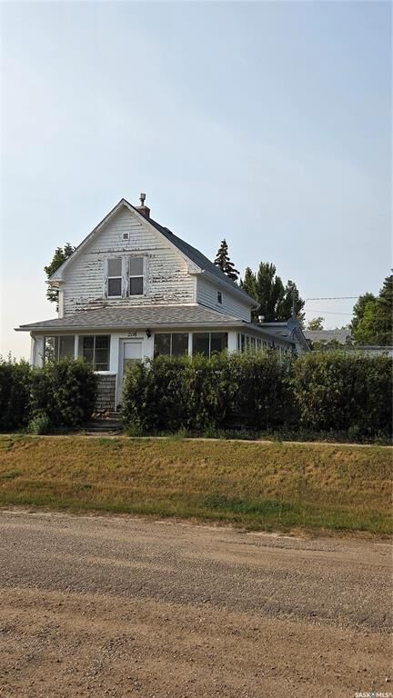 Property Photo: 208 2nd Avenue SK S0H 3E0