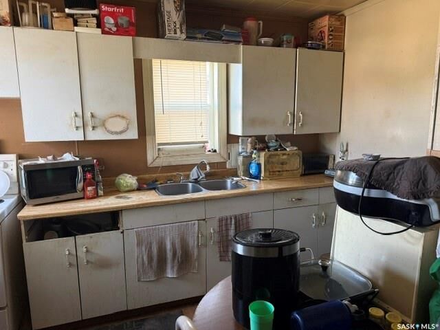 Property Photo: 848 17th Street W SK S6V 3Y4
