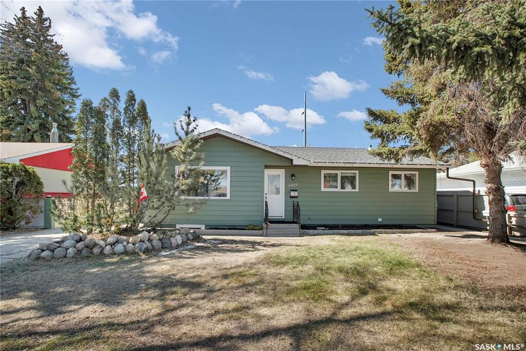 Property Photo:  2406 Preston Avenue S  SK S7J 2G4 