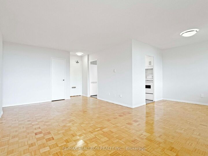 Property Photo: 525 Eglinton Avenue E 804 ON M4P 2P6