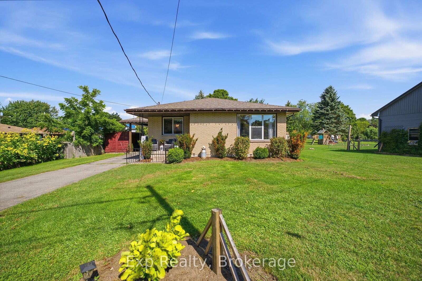 Property Photo:  18 Railway Street  ON K0K 1H0 