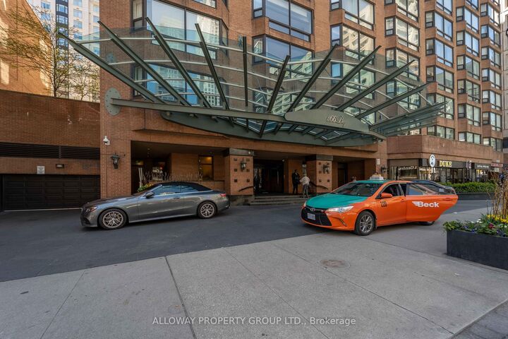 Property Photo: 1166 Bay Street 1305 ON M5S 2X8