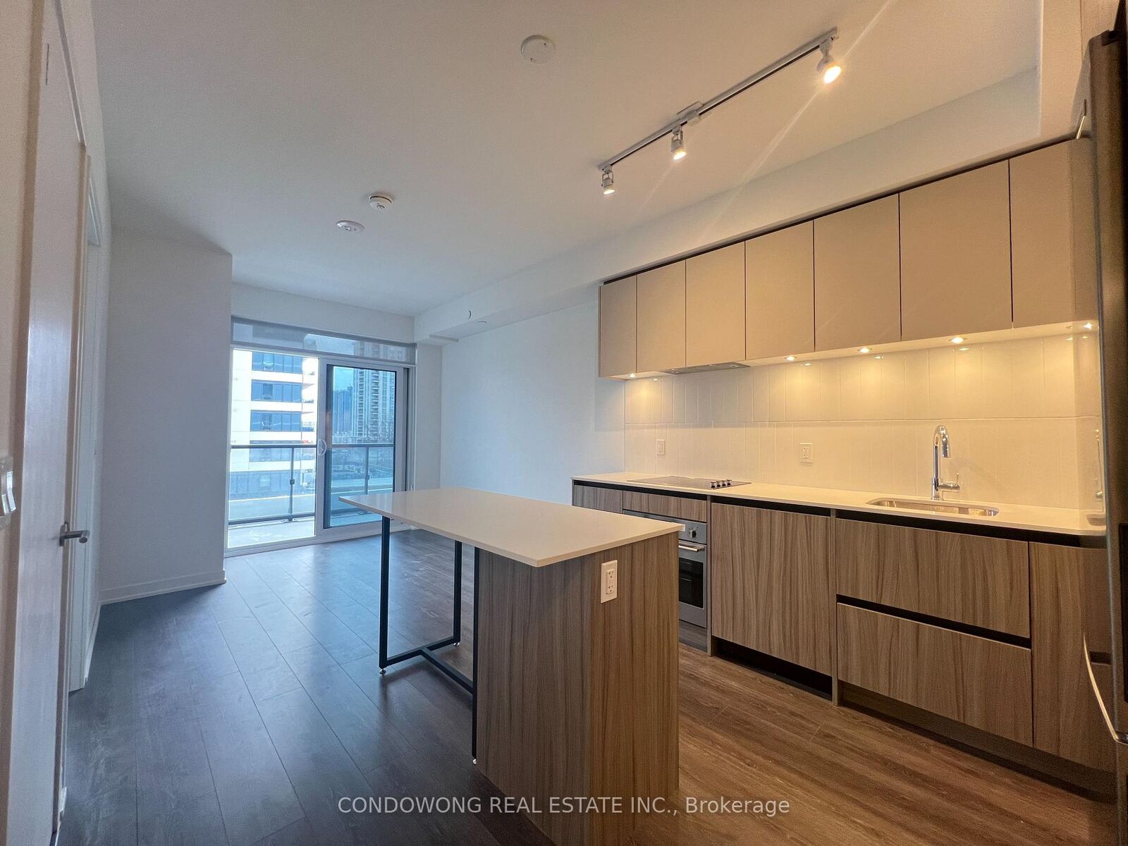 Property Photo:  7950 Bathurst Street 518  ON L4J 0L4 