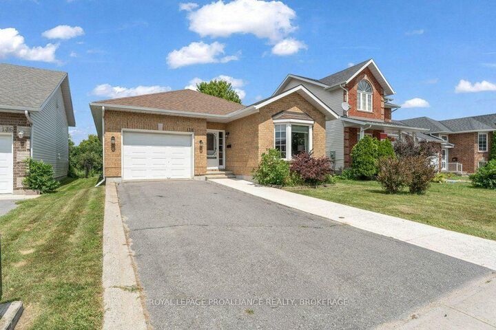 Property Photo:  138 Dalgleish Avenue  ON K7K 7E3 
