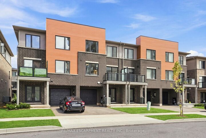 Property Photo: 19 Roxanne Drive 119 ON L8H 0B6