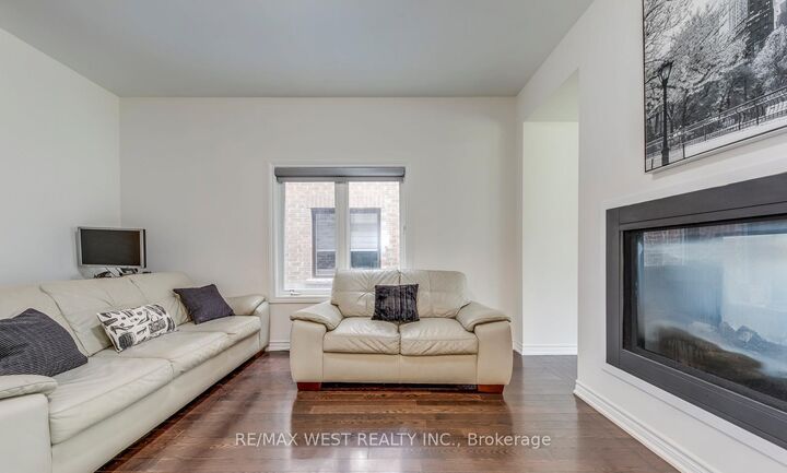 Property Photo: 286 Danny Wheeler Boulevard ON L4P 0J9