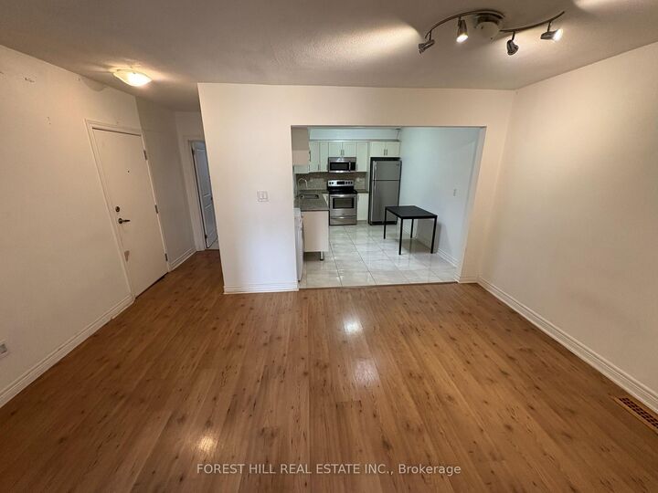 Property Photo:  341 Lakeshore Road E 1  ON L6J 1J4 