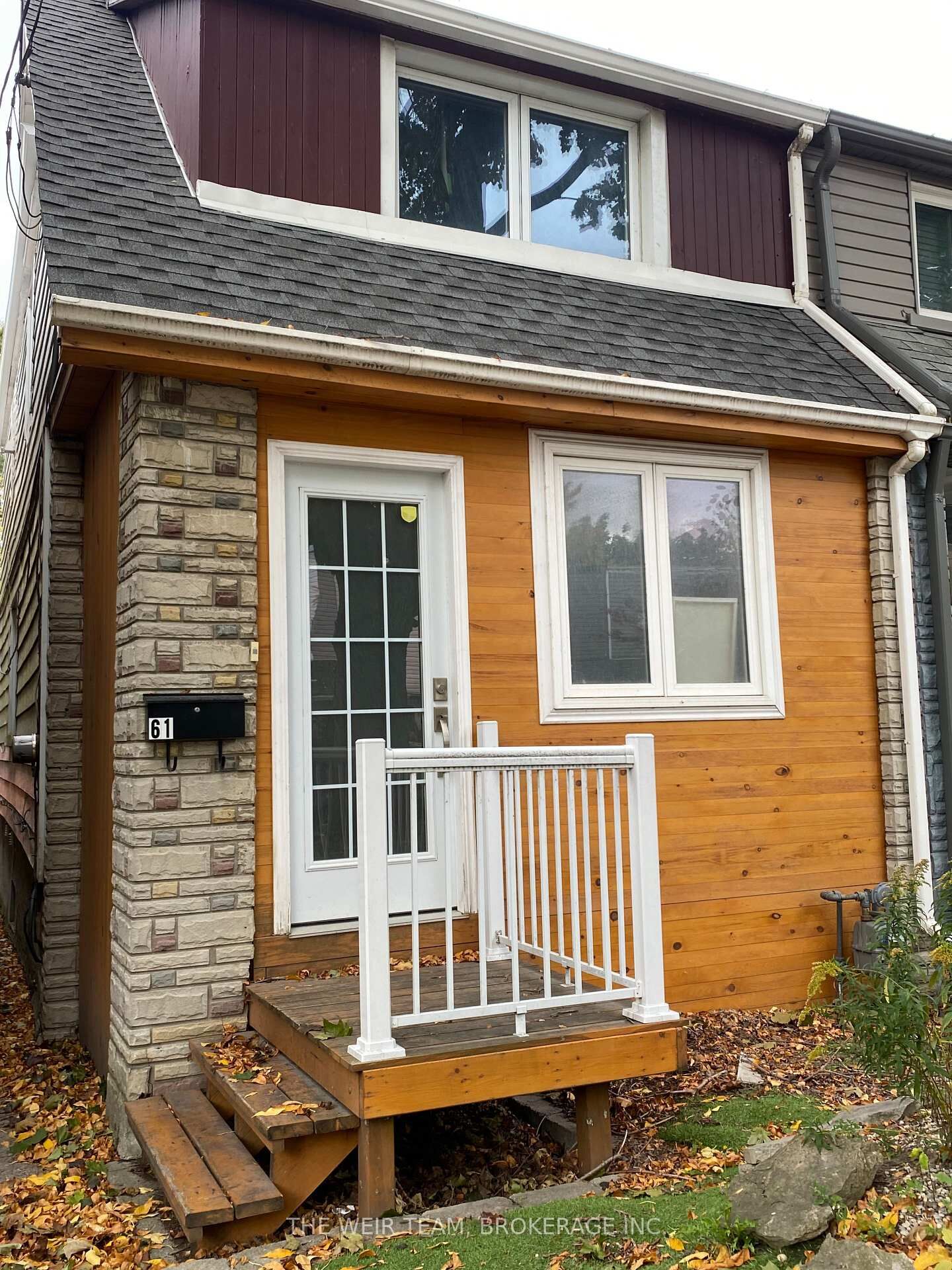 Photo de la propriété:  61 Rushbrooke Avenue Lower  ON M4M 3A8 