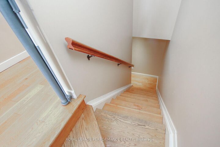 Property Photo:  736 Cooper Street E 3  ON K1R 5J6 