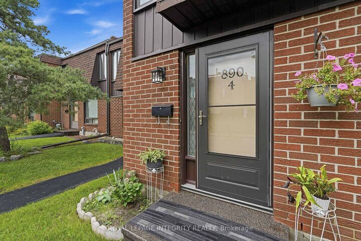 Property Photo:  890 Cahill Drive W #4  ON K1V 9A4 
