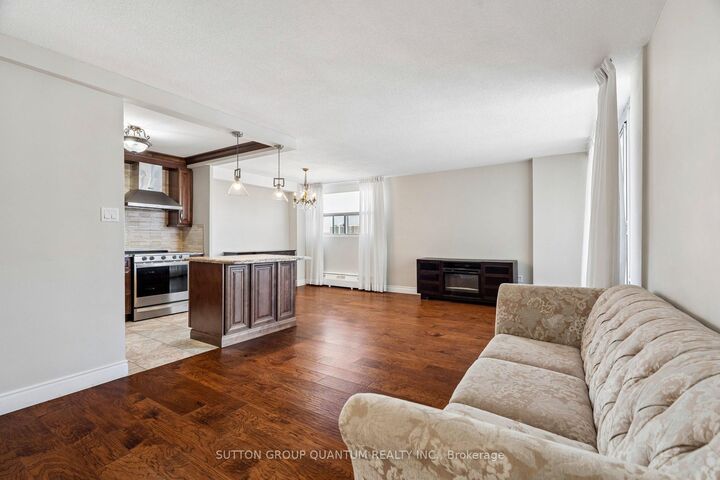 Property Photo:  2345 Confederation Parkway 802  ON L5B 2H3 
