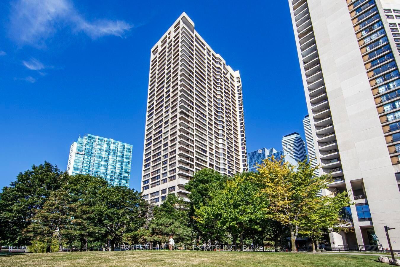 Property Photo: 65 Harbour Square 1707 ON M5J 2L4