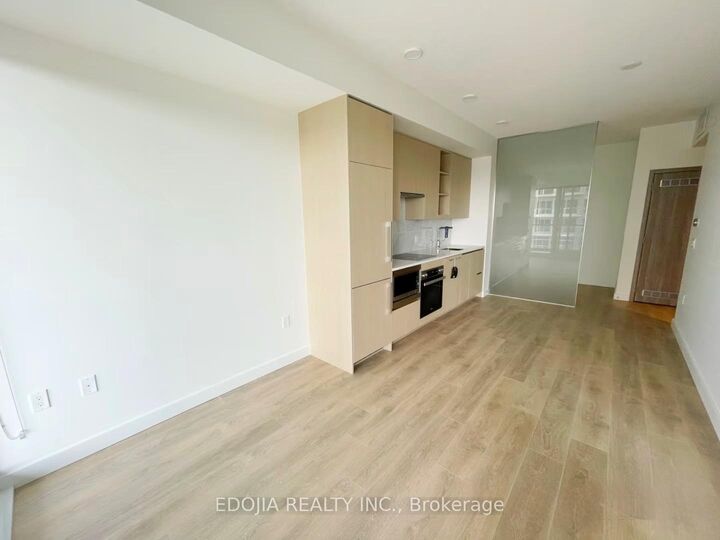 Property Photo: 85 McMahon Drive 2207 ON M2K 0H1