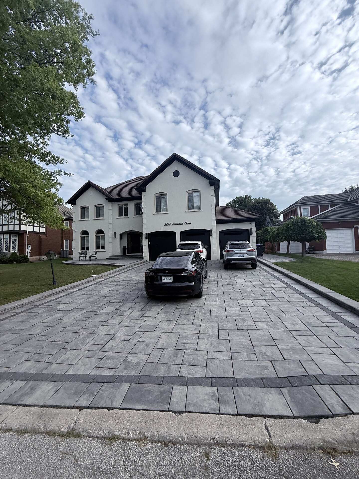 Property Photo: 2038 Montcrest Court Bsmnt ON L5M 4Y2