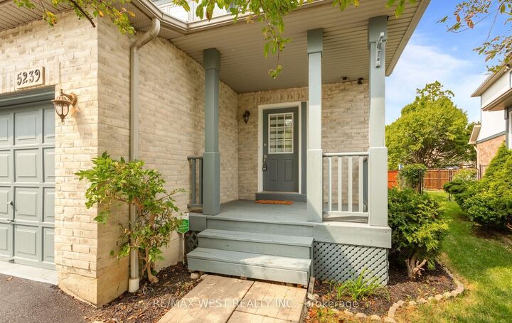 Property Photo: 5239 Bushelgrove Circle ON L5M 6C5