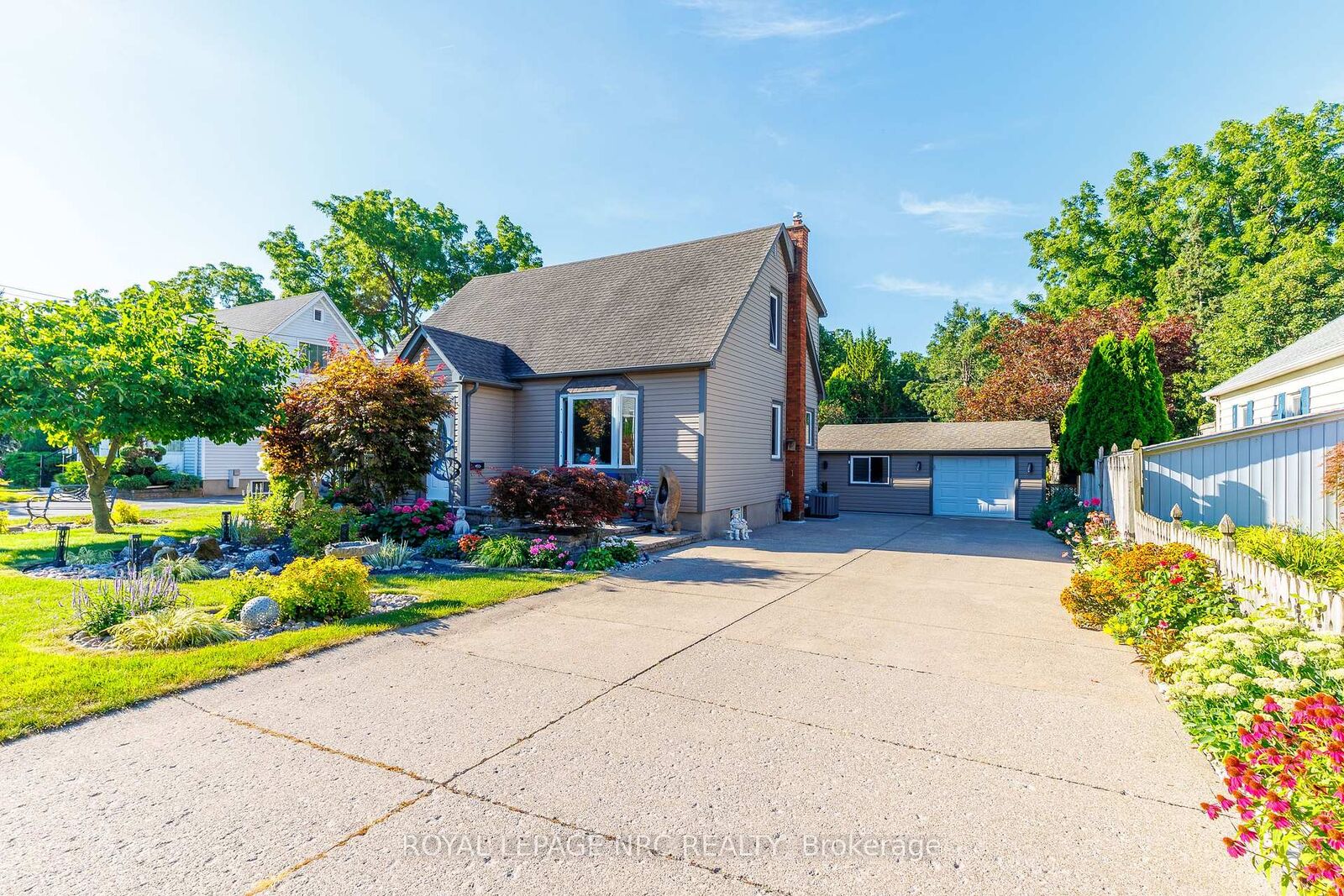 Property Photo:  7 Philpark Road  ON L2N 4E4 