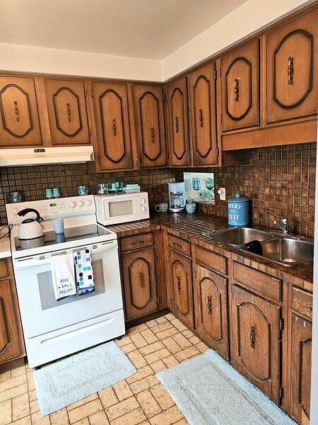 Property Photo: 5815 Swayze Drive 1 ON L2J 3W3