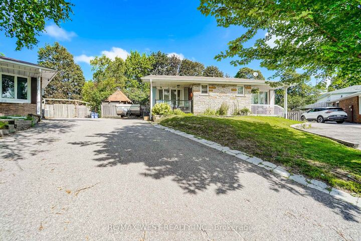 Property Photo:  1105 Valley Court  ON L1J 3M4 