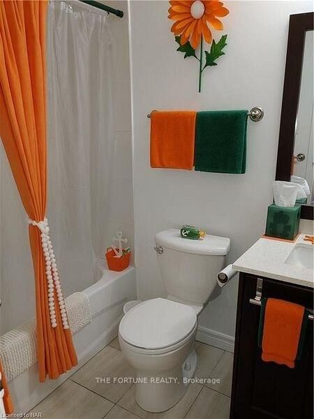 Property Photo: 4692 Crysler Avenue N 304 ON L3K 5V5